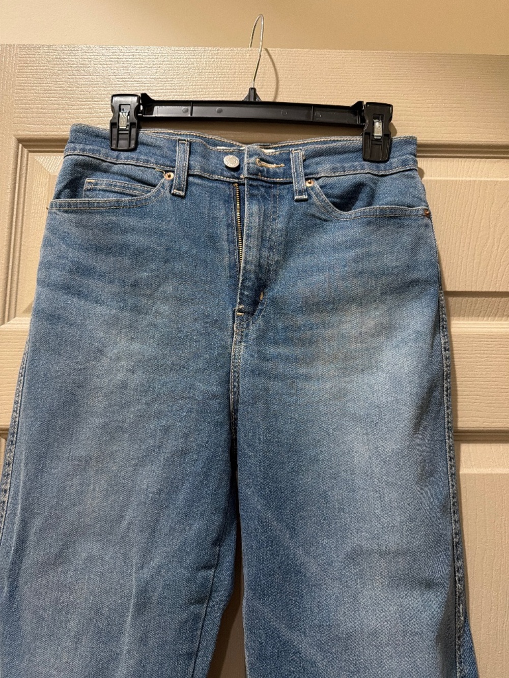 Levi jeans size 4